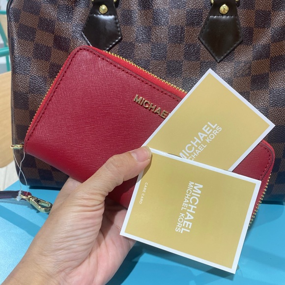 BRAND NEW AUTHENTIC MICHAEL KORS ZIPPY WALLET 😍❤️ - Picture 14 of 16